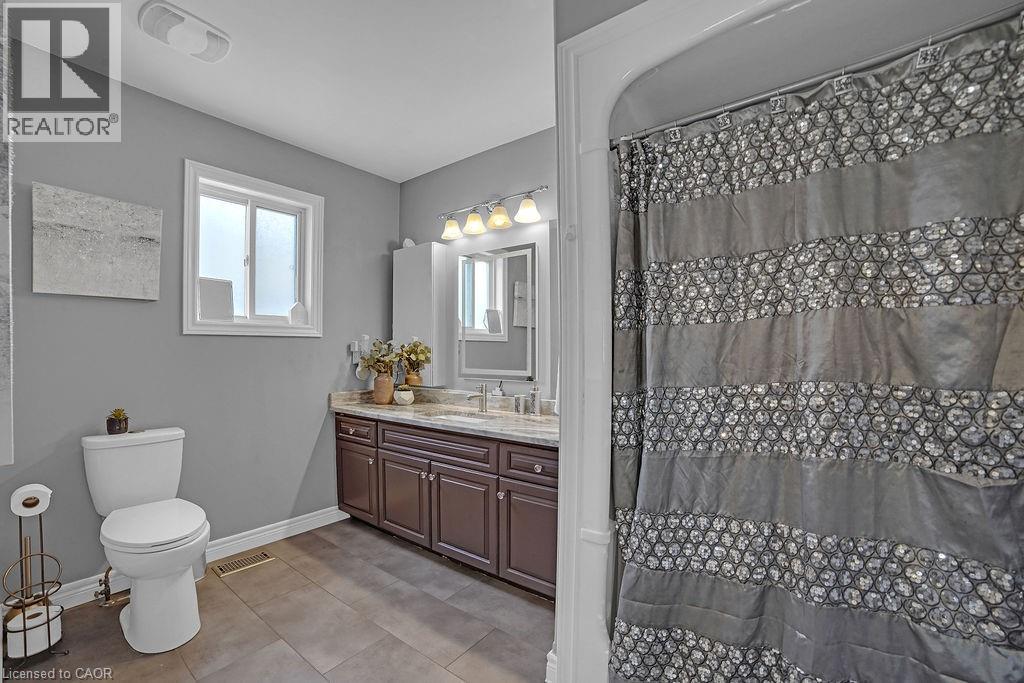 Photo 21 of 8 Meadowlea Court, Caledonia ON