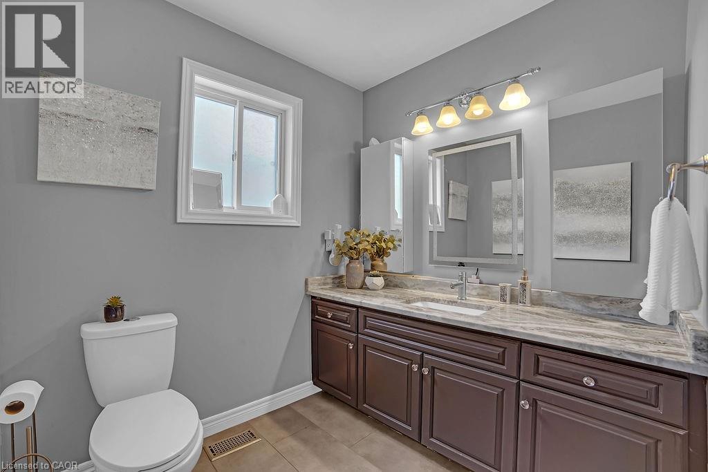 Photo 22 of 8 Meadowlea Court, Caledonia ON