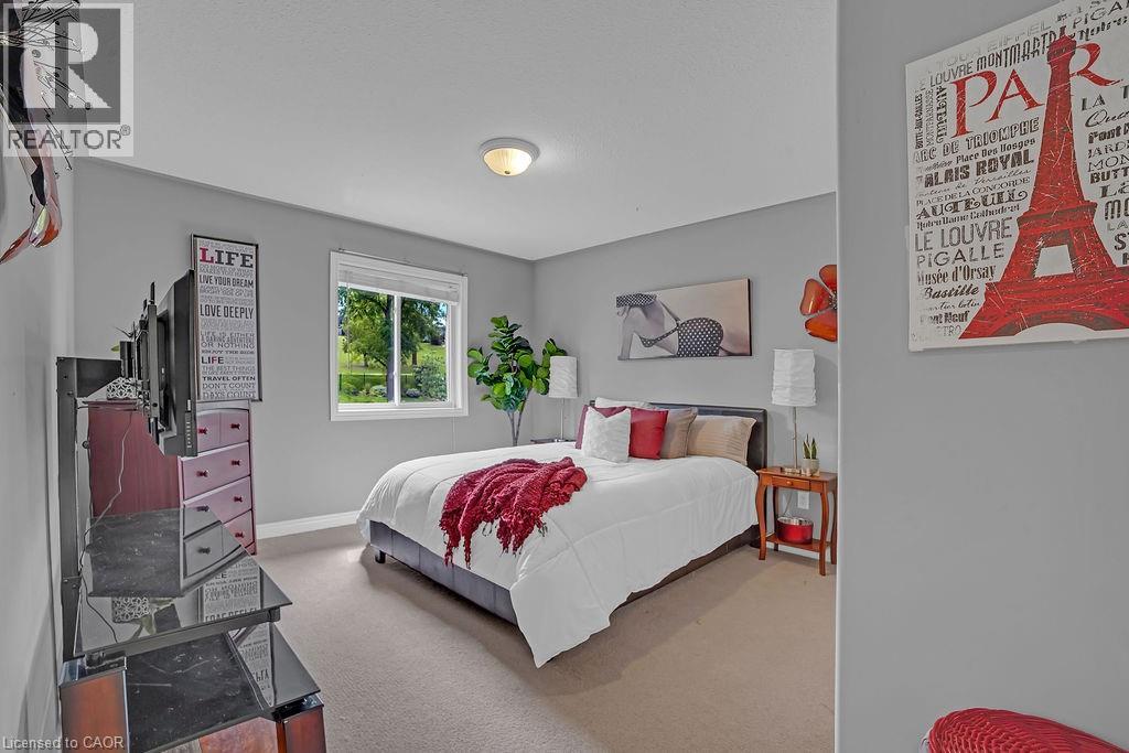 Photo 23 of 8 Meadowlea Court, Caledonia ON