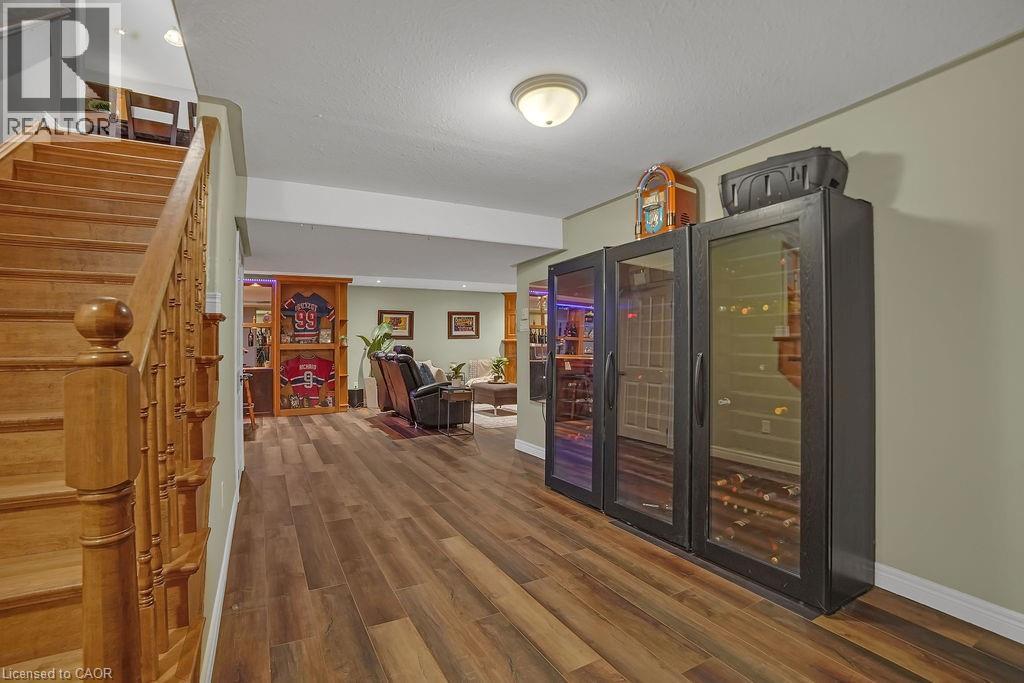 Photo 30 of 8 Meadowlea Court, Caledonia ON