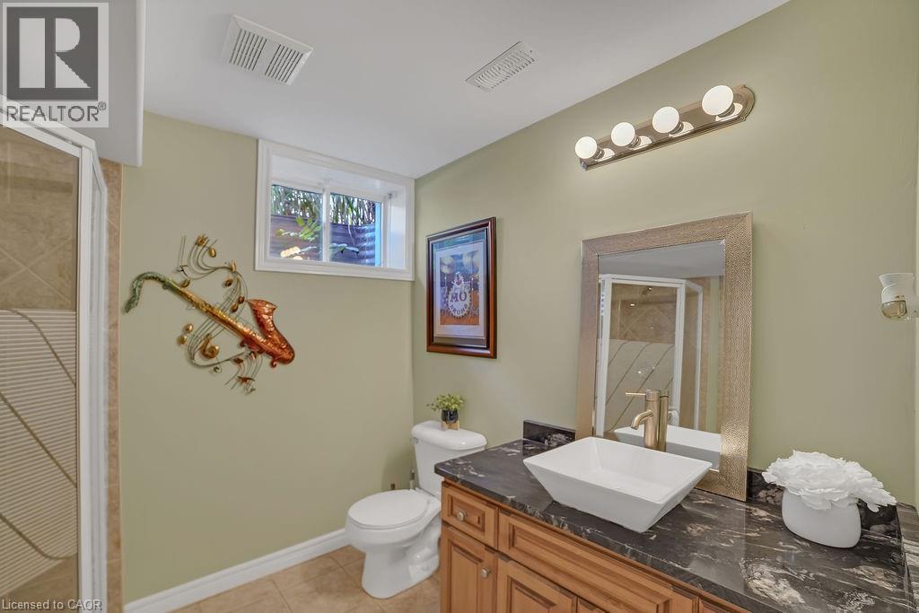 Photo 36 of 8 Meadowlea Court, Caledonia ON
