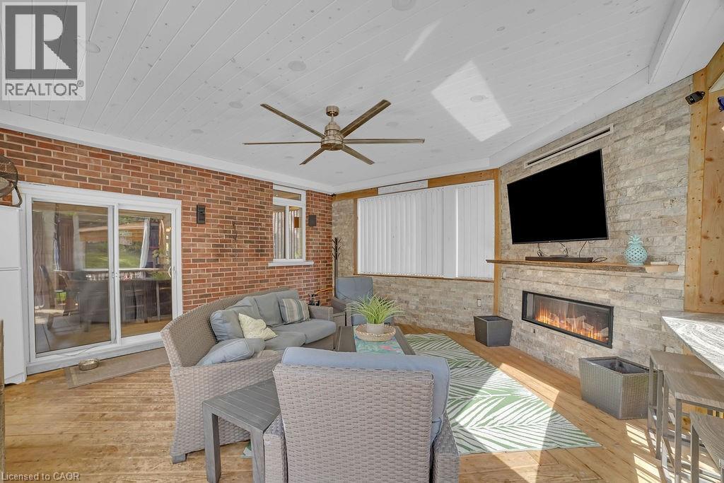 Photo 38 of 8 Meadowlea Court, Caledonia ON