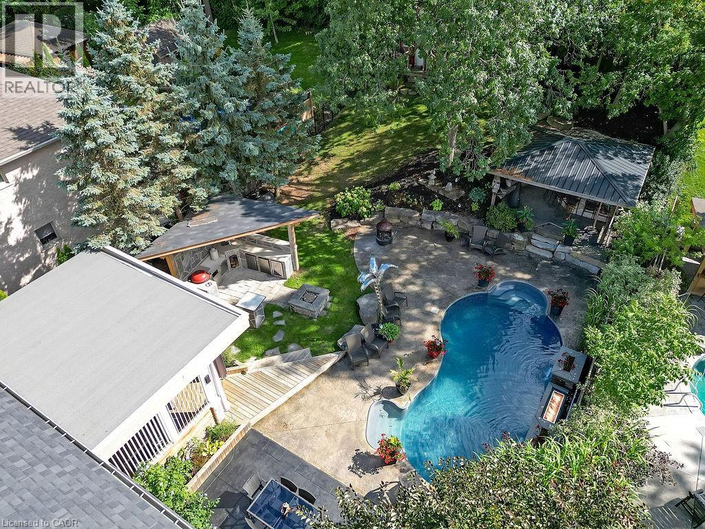 Photo 4 of 8 Meadowlea Court, Caledonia ON