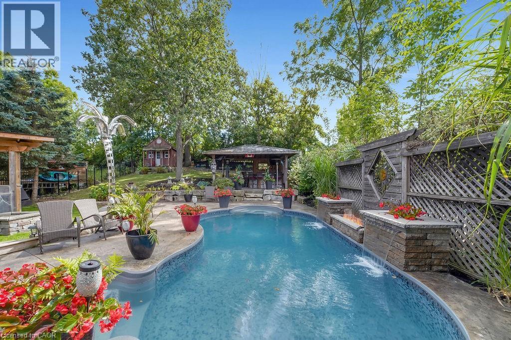 Photo 40 of 8 Meadowlea Court, Caledonia ON