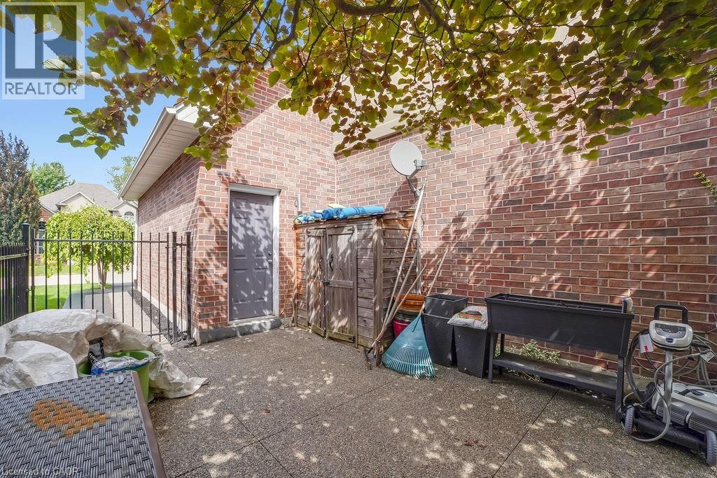 Photo 42 of 8 Meadowlea Court, Caledonia ON