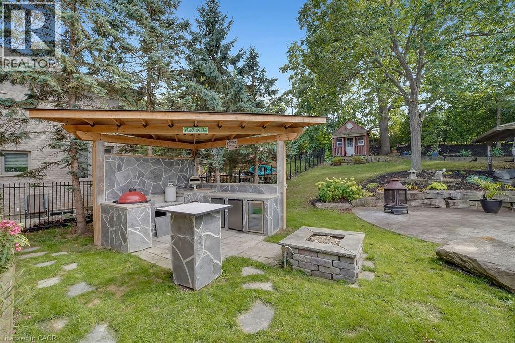 Photo 44 of 8 Meadowlea Court, Caledonia ON