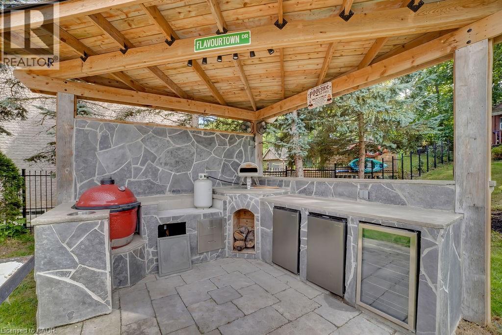 Photo 45 of 8 Meadowlea Court, Caledonia ON