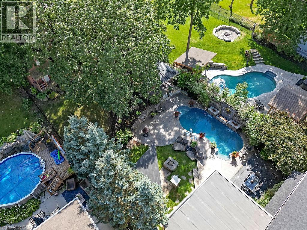 Photo 5 of 8 Meadowlea Court, Caledonia ON