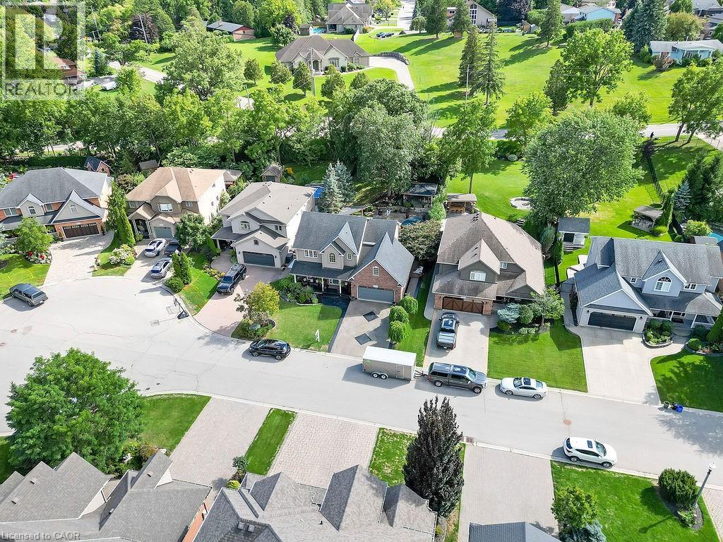 Photo 6 of 8 Meadowlea Court, Caledonia ON