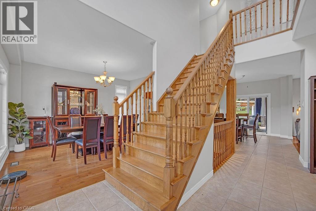 Photo 7 of 8 Meadowlea Court, Caledonia ON