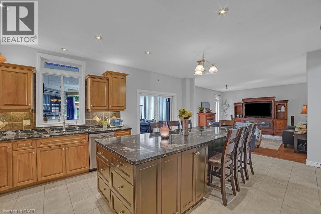 Photo 9 of 8 Meadowlea Court, Caledonia ON