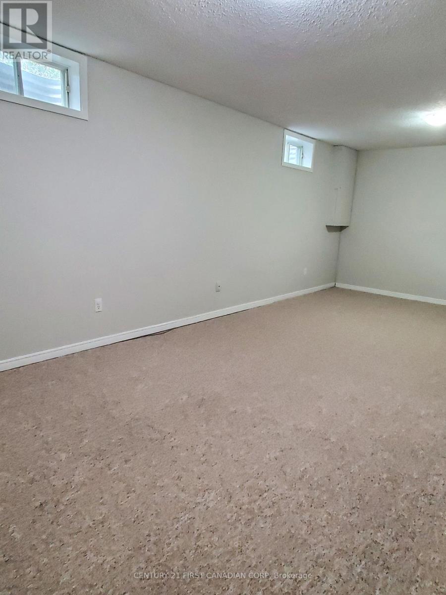 Photo 24 of 56 120 Centre Street, London South ON