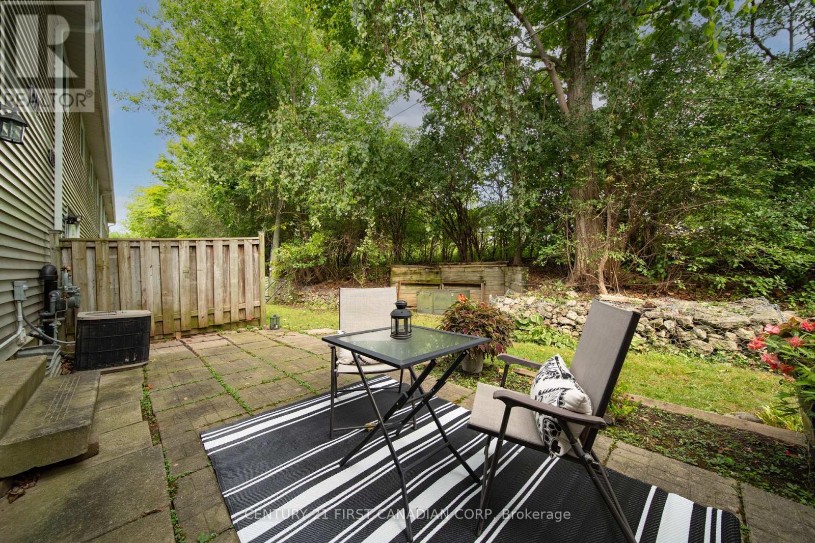 Photo 25 of 56 120 Centre Street, London South ON