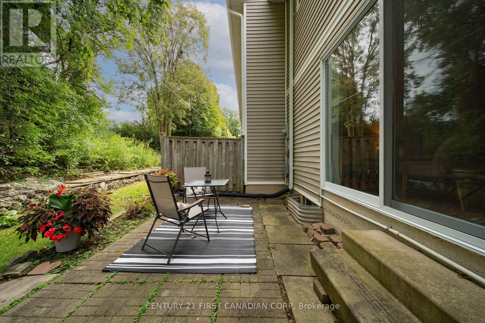 Photo 27 of 56 120 Centre Street, London South ON