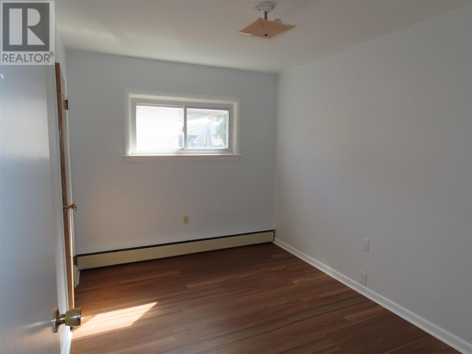 Photo 12 of 131 Ruth St, Sault Ste Marie ON