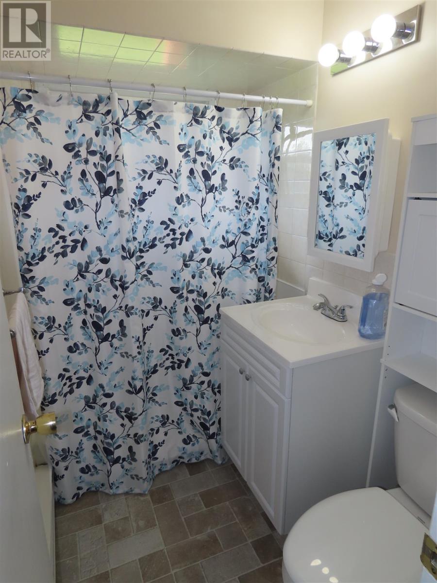 Photo 14 of 131 Ruth St, Sault Ste Marie ON