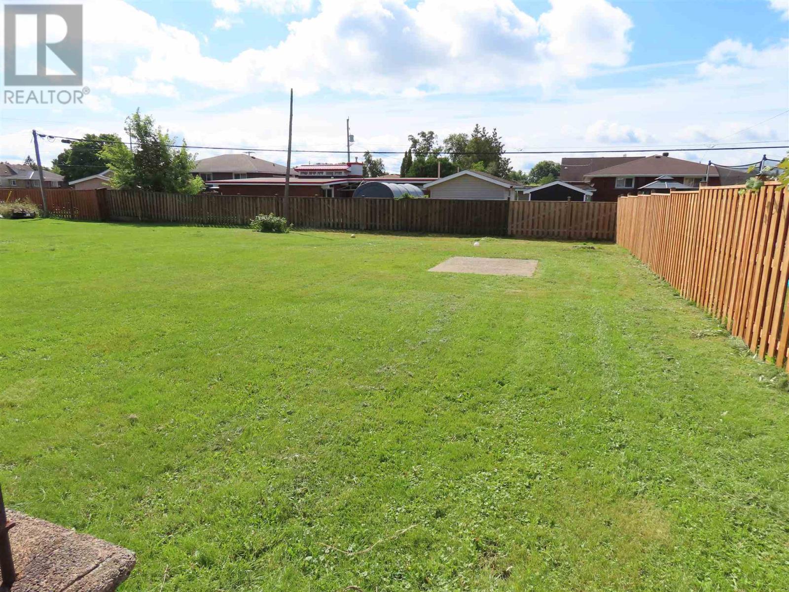 Photo 18 of 131 Ruth St, Sault Ste Marie ON
