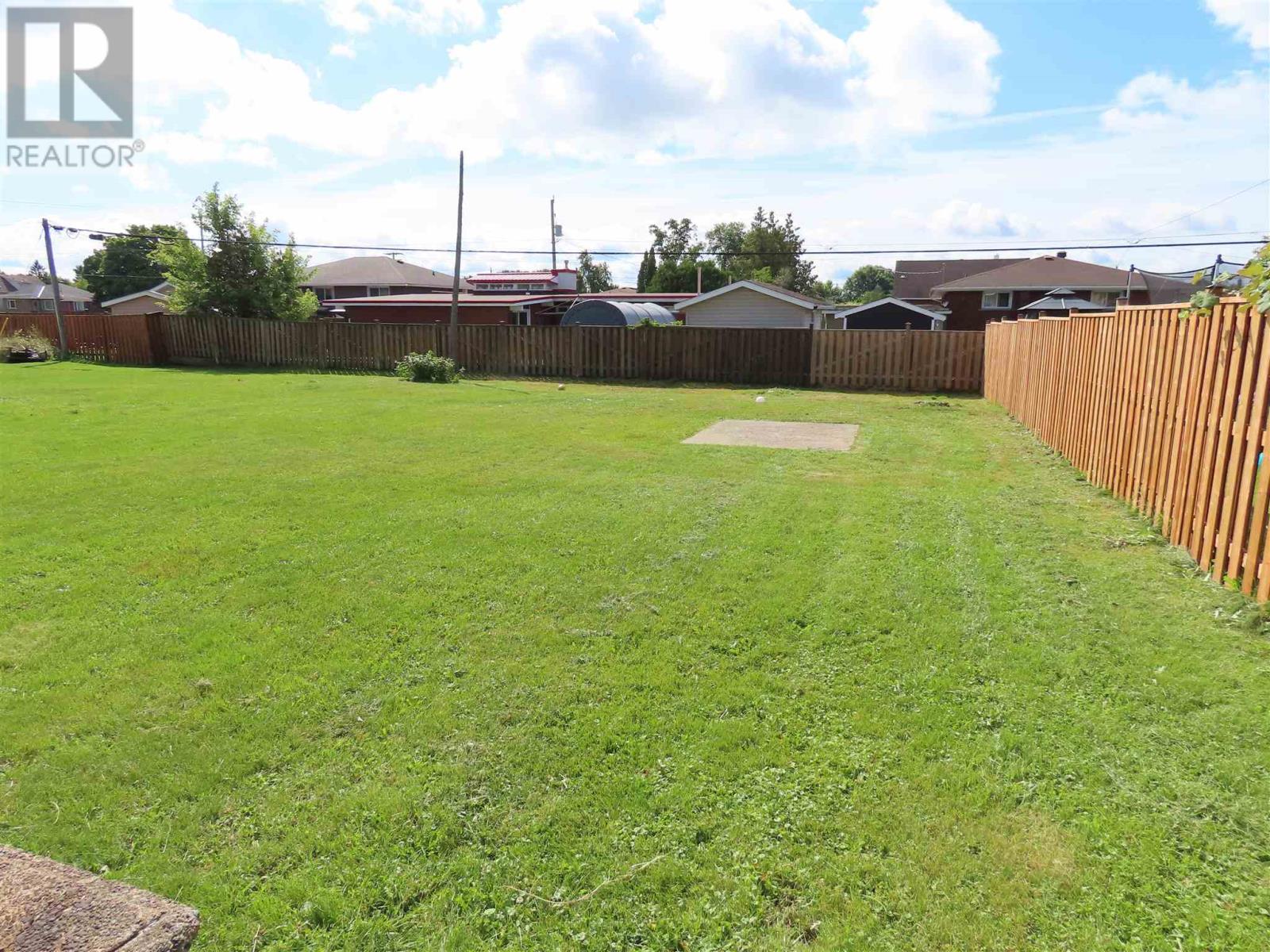 Photo 19 of 131 Ruth St, Sault Ste Marie ON