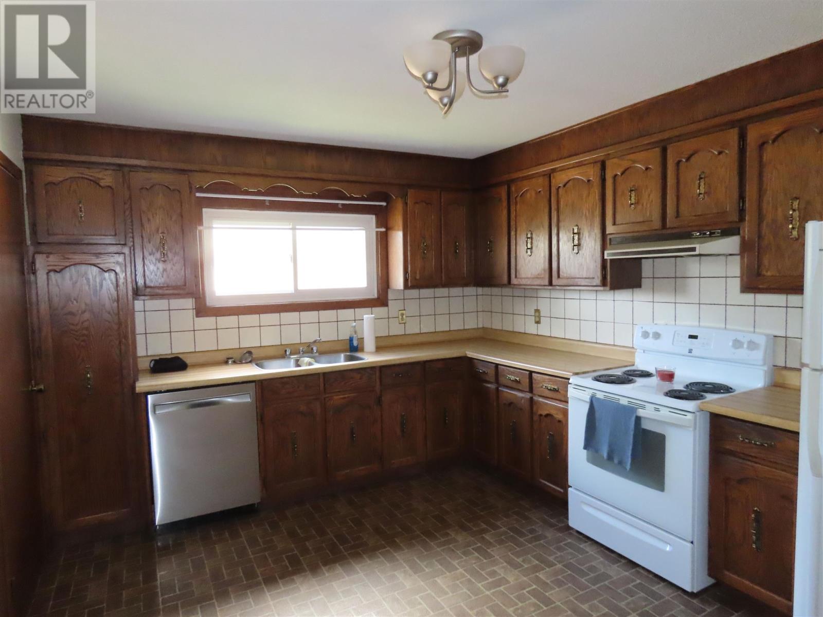 Photo 2 of 131 Ruth St, Sault Ste Marie ON
