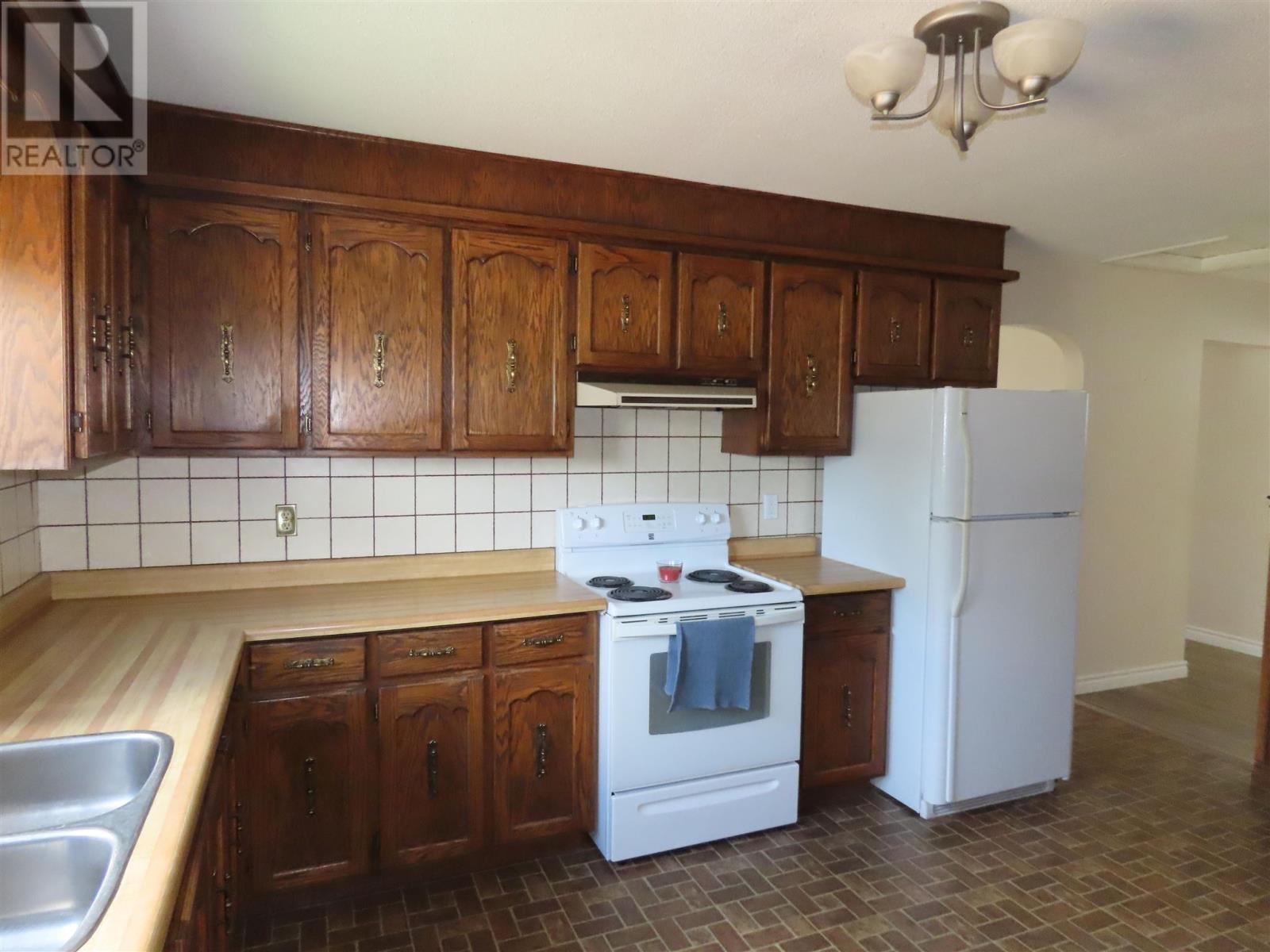 Photo 3 of 131 Ruth St, Sault Ste Marie ON
