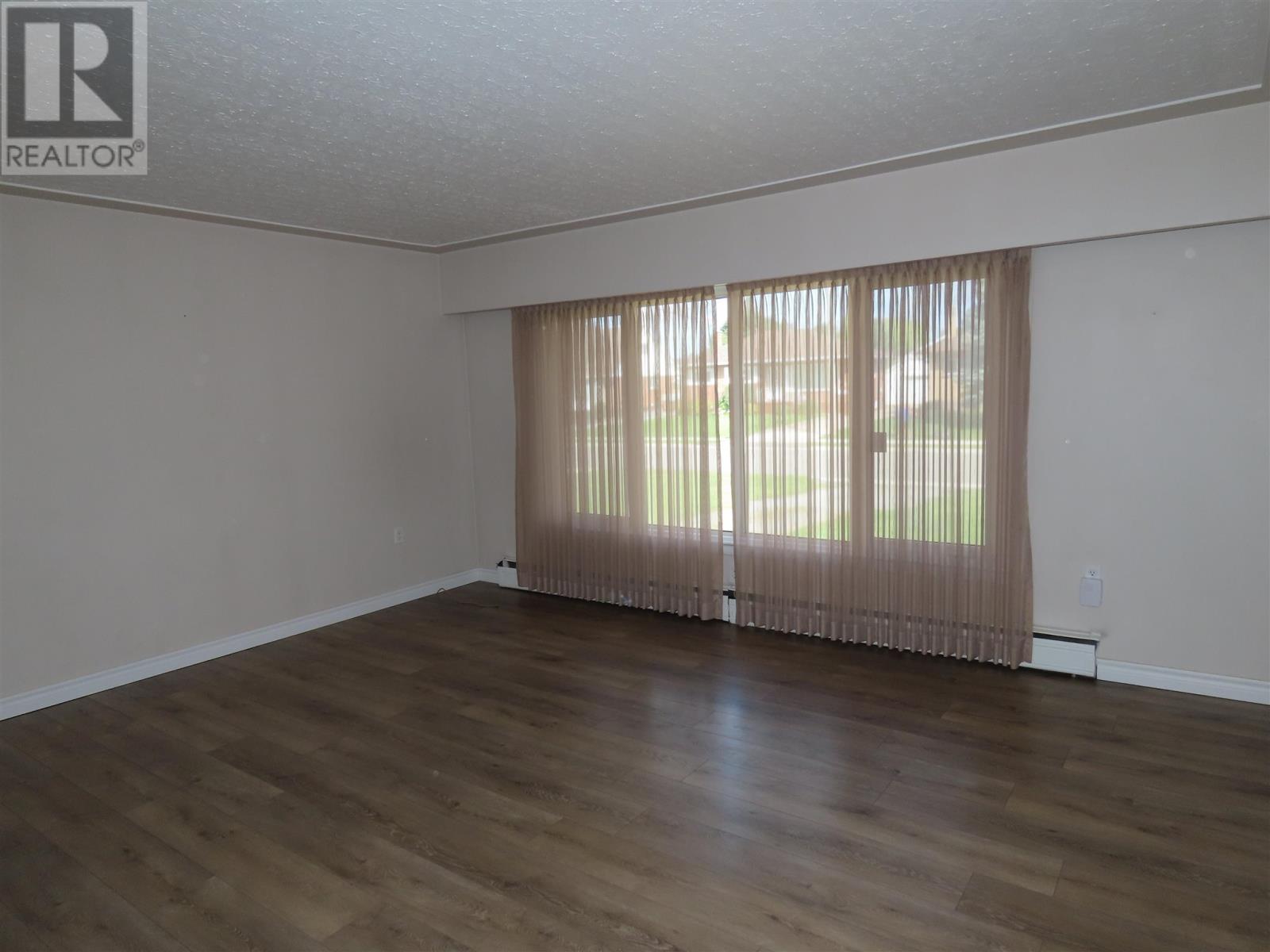 Photo 5 of 131 Ruth St, Sault Ste Marie ON