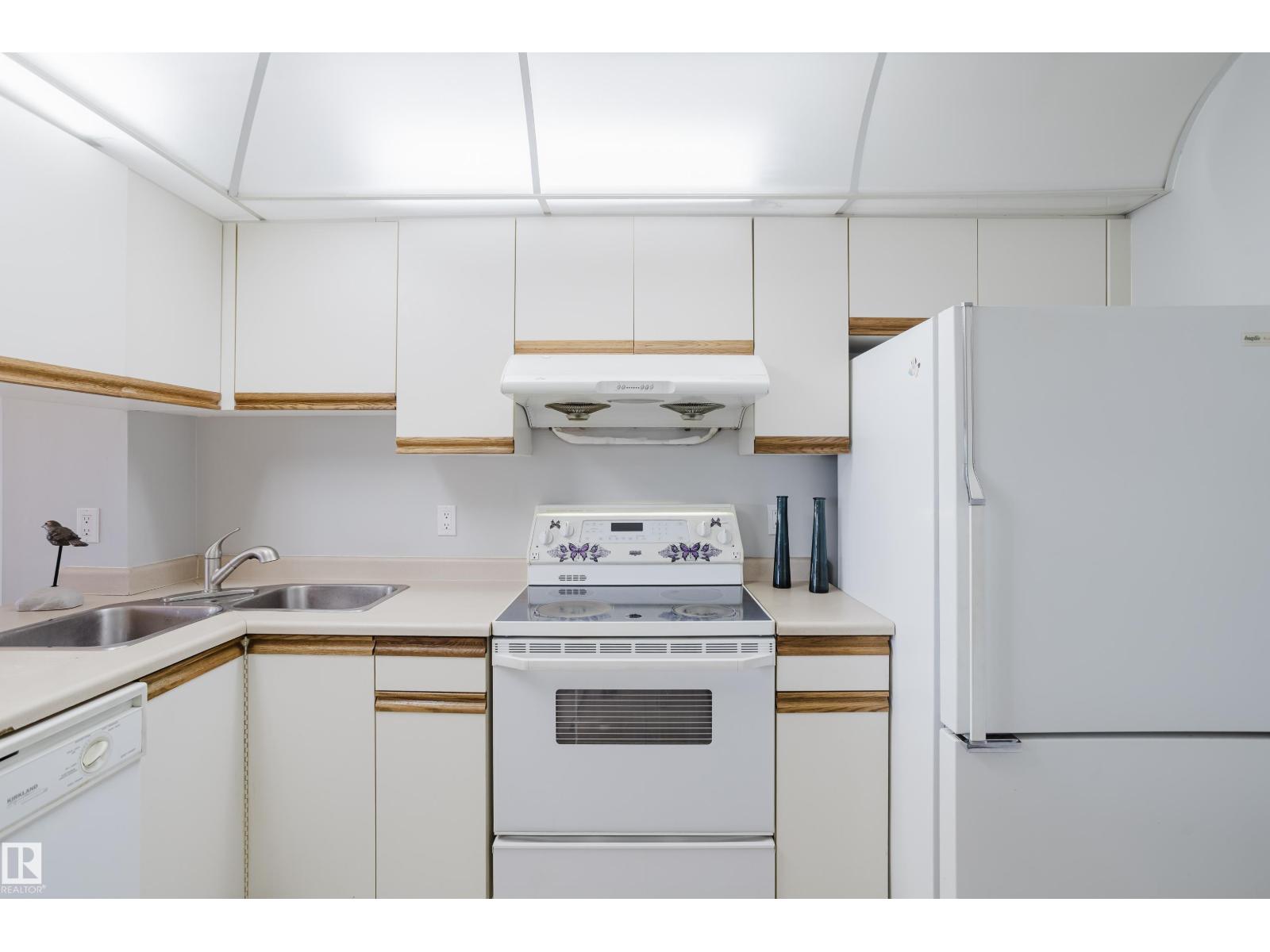 Photo 11 of 202 18020 95 Av Nw, Edmonton AB