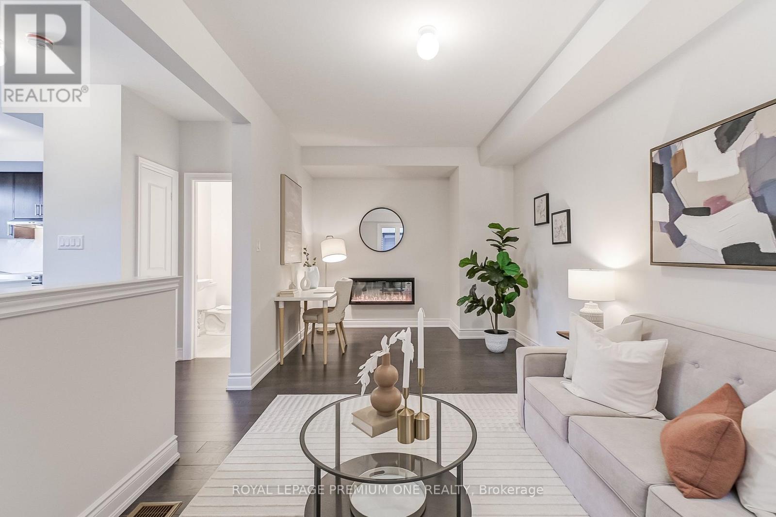 Photo 14 of 114 Thule Street N, Vaughan ON