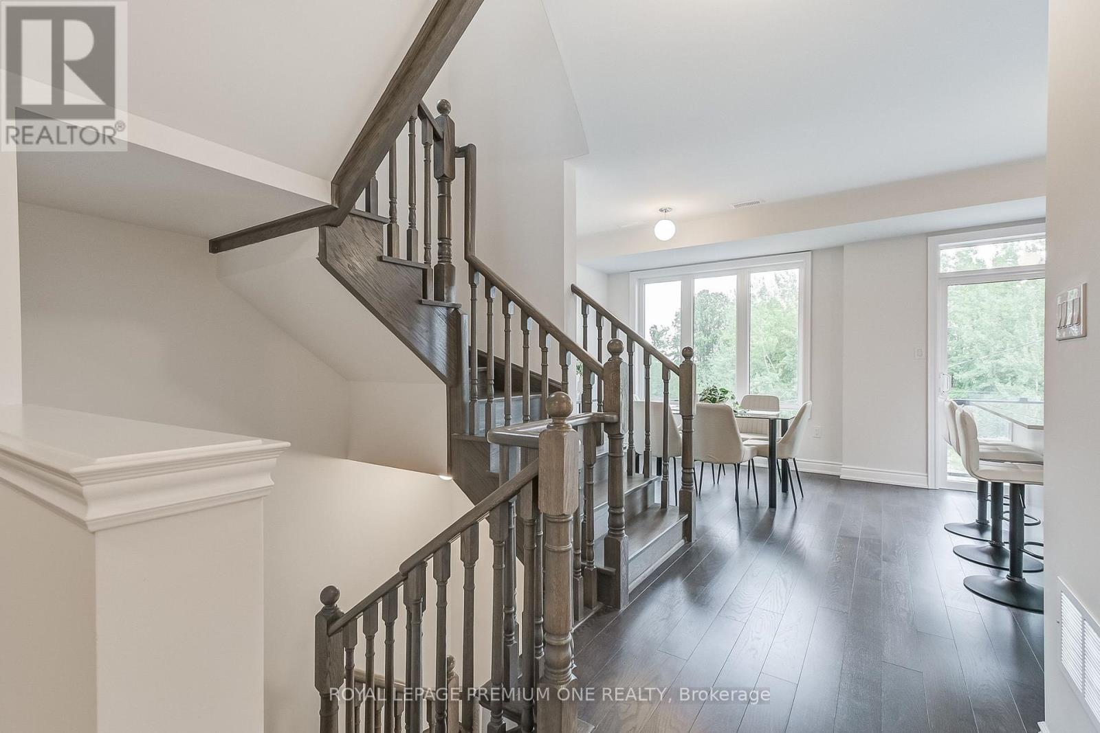 Photo 18 of 114 Thule Street N, Vaughan ON