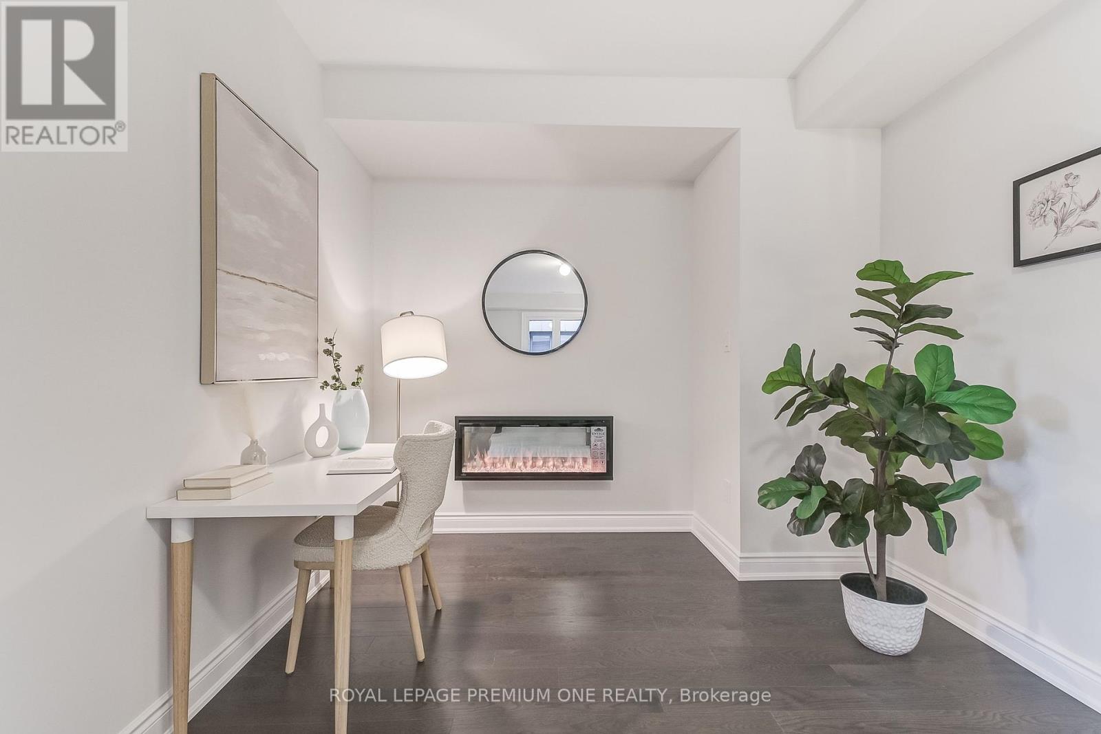 Photo 15 of 114 Thule Street N, Vaughan ON