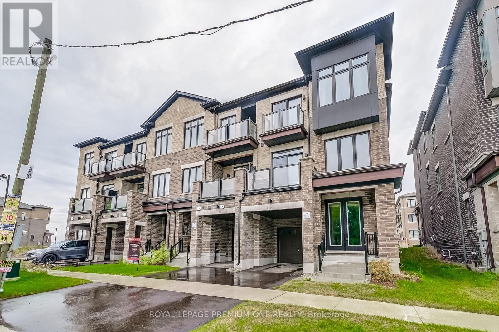 Photo 2 of 114 Thule Street N, Vaughan ON