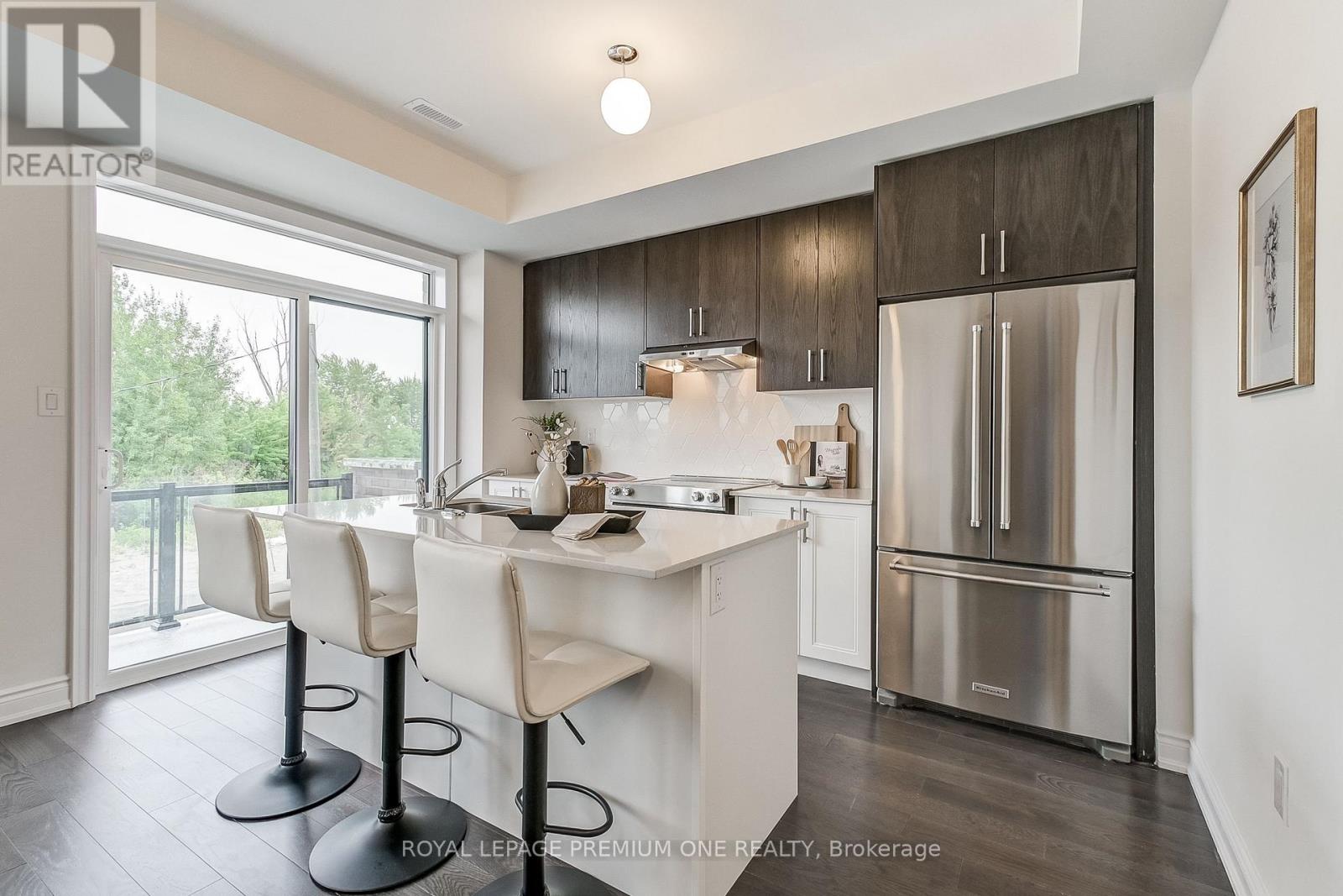 Photo 20 of 114 Thule Street N, Vaughan ON