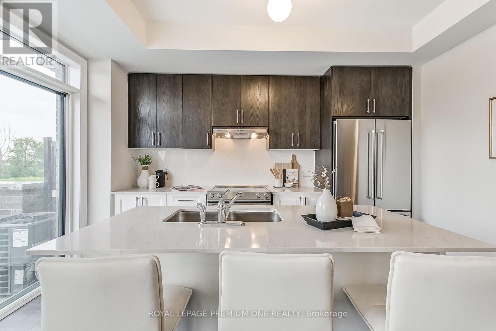 Photo 21 of 114 Thule Street N, Vaughan ON