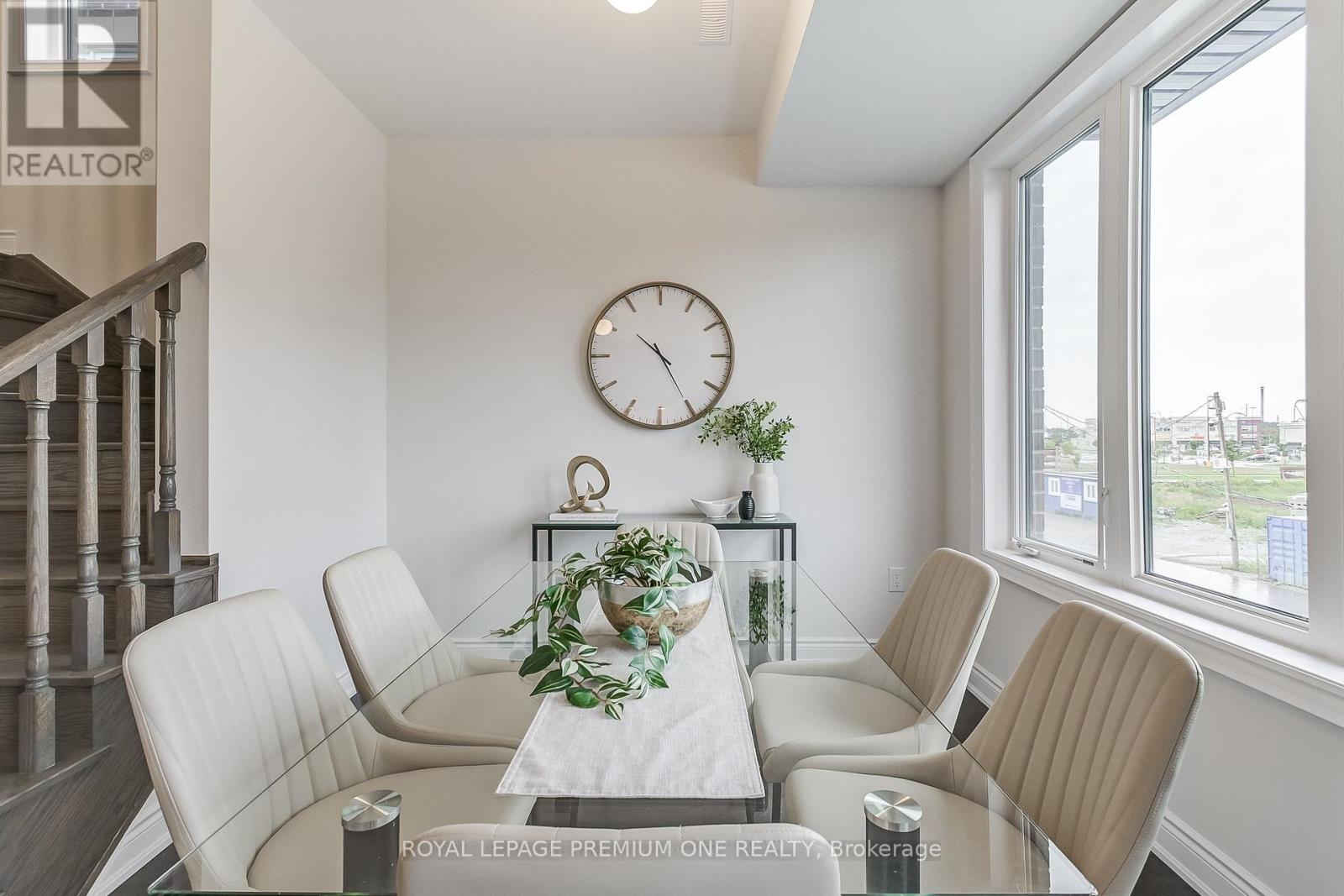 Photo 26 of 114 Thule Street N, Vaughan ON