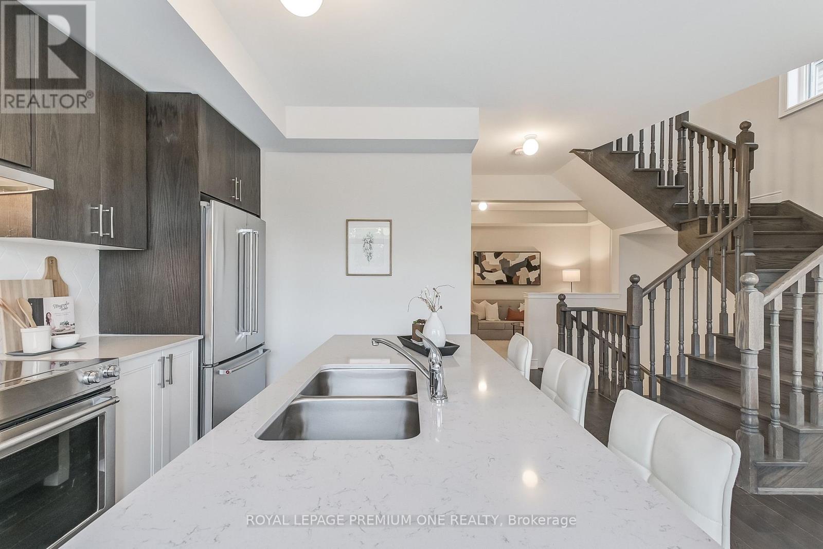 Photo 23 of 114 Thule Street N, Vaughan ON