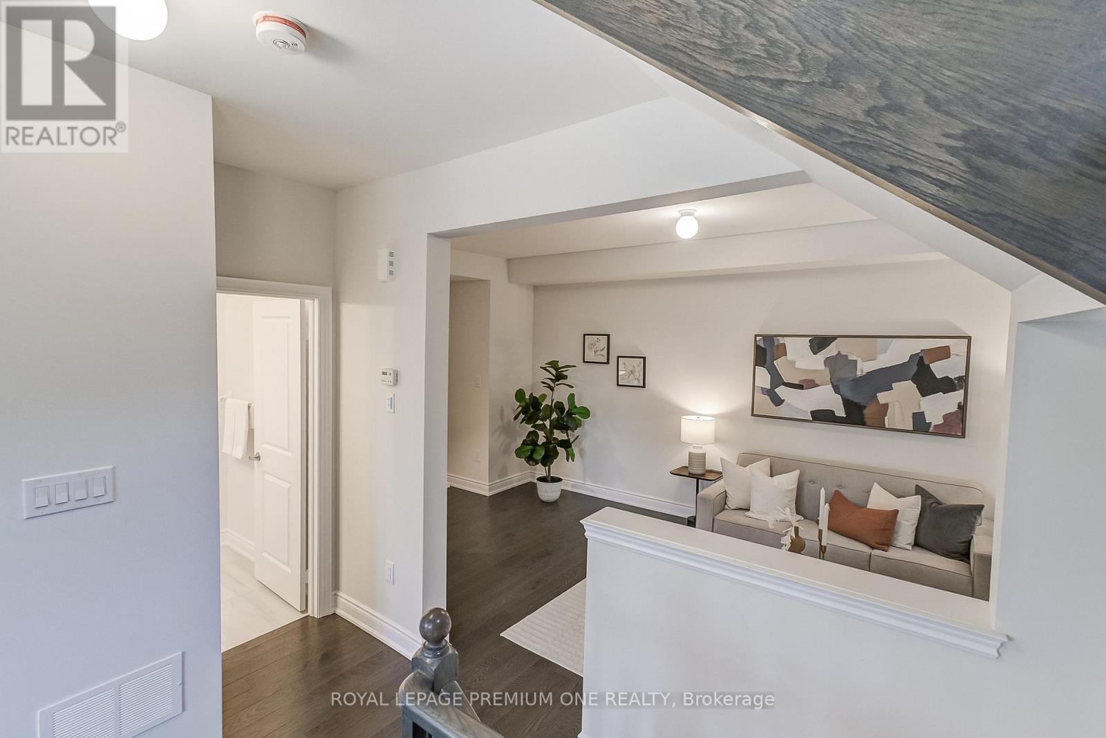 Photo 32 of 114 Thule Street N, Vaughan ON