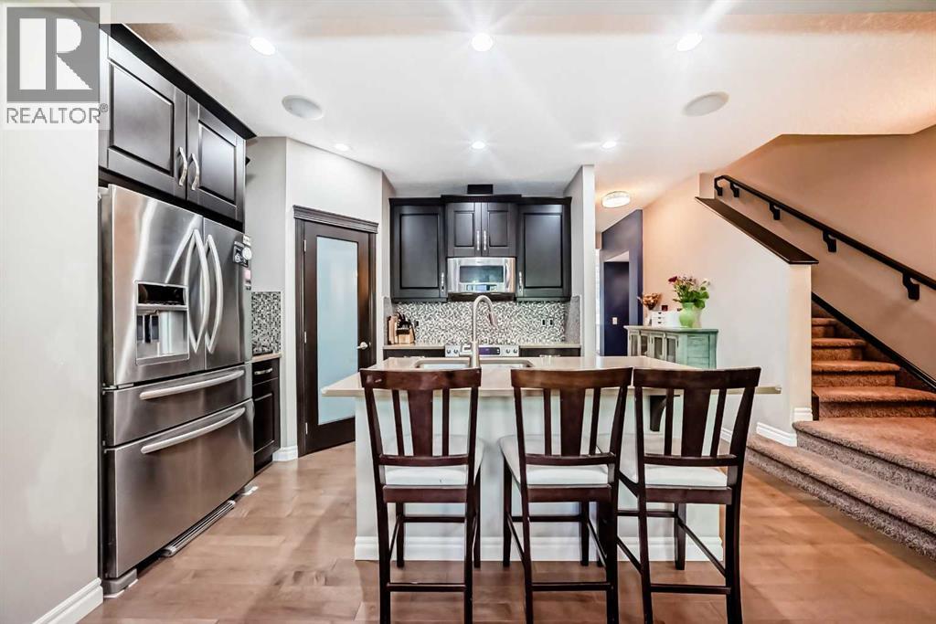 Photo 4 of 582 River Heights Crescent, Cochrane AB
