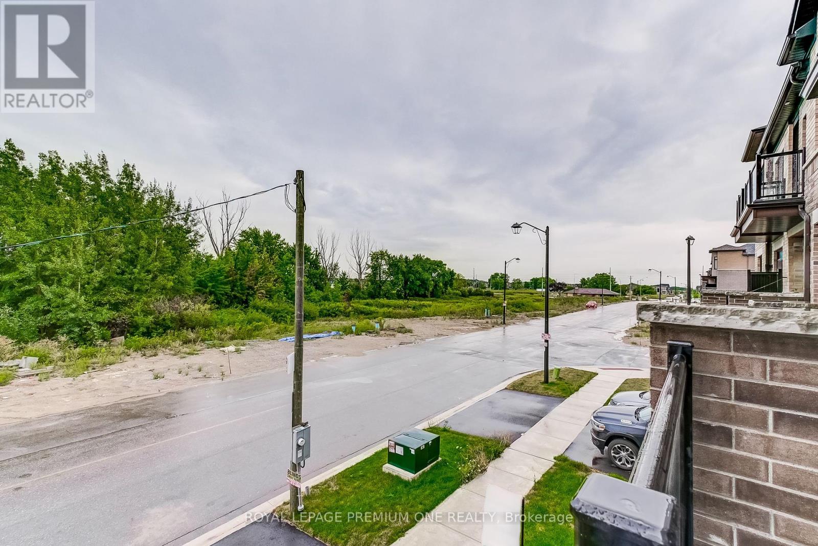 Photo 30 of 114 Thule Street N, Vaughan ON
