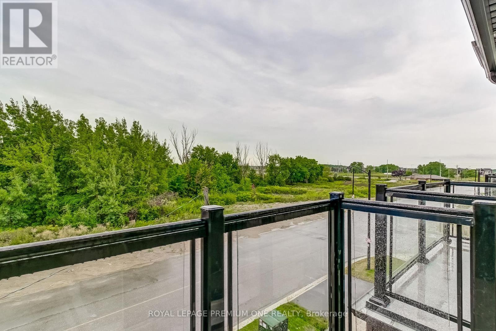 Photo 41 of 114 Thule Street N, Vaughan ON