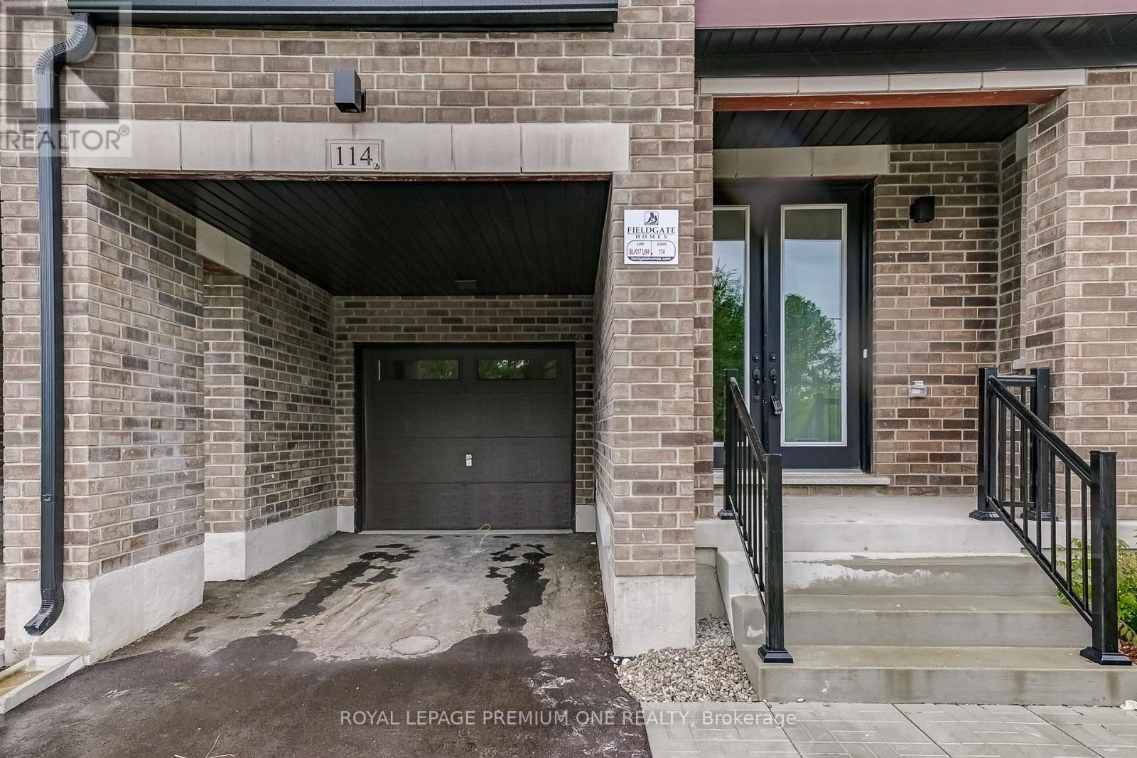 Photo 4 of 114 Thule Street N, Vaughan ON