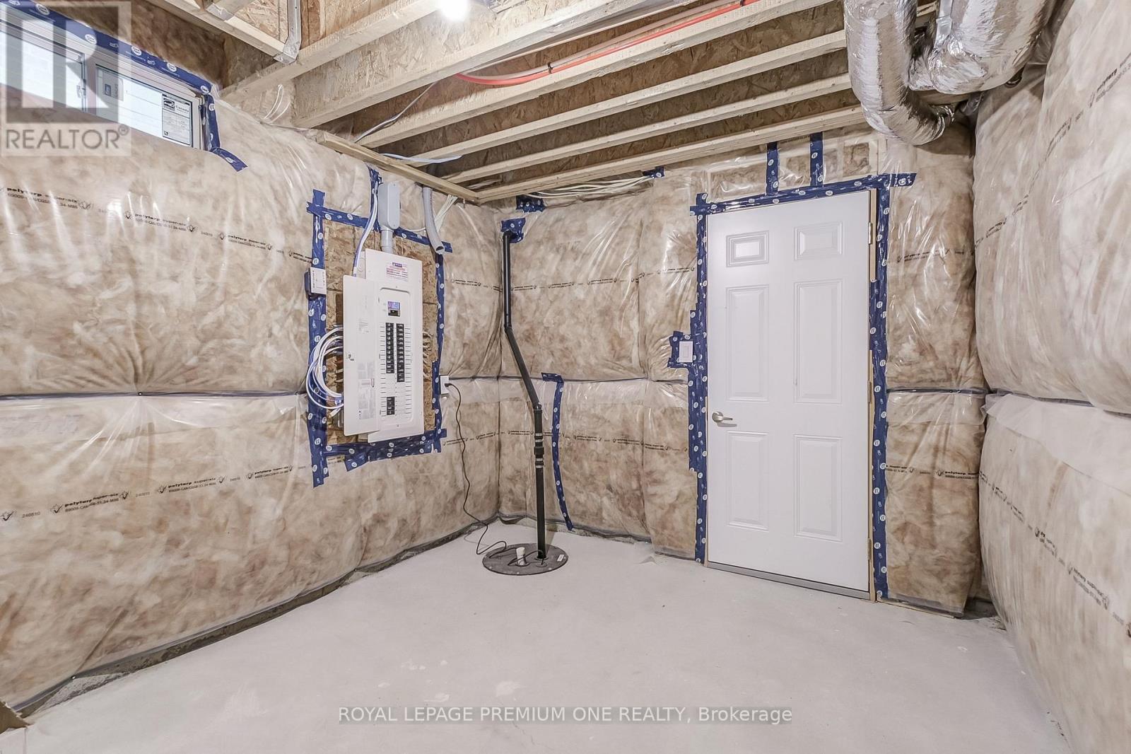 Photo 43 of 114 Thule Street N, Vaughan ON