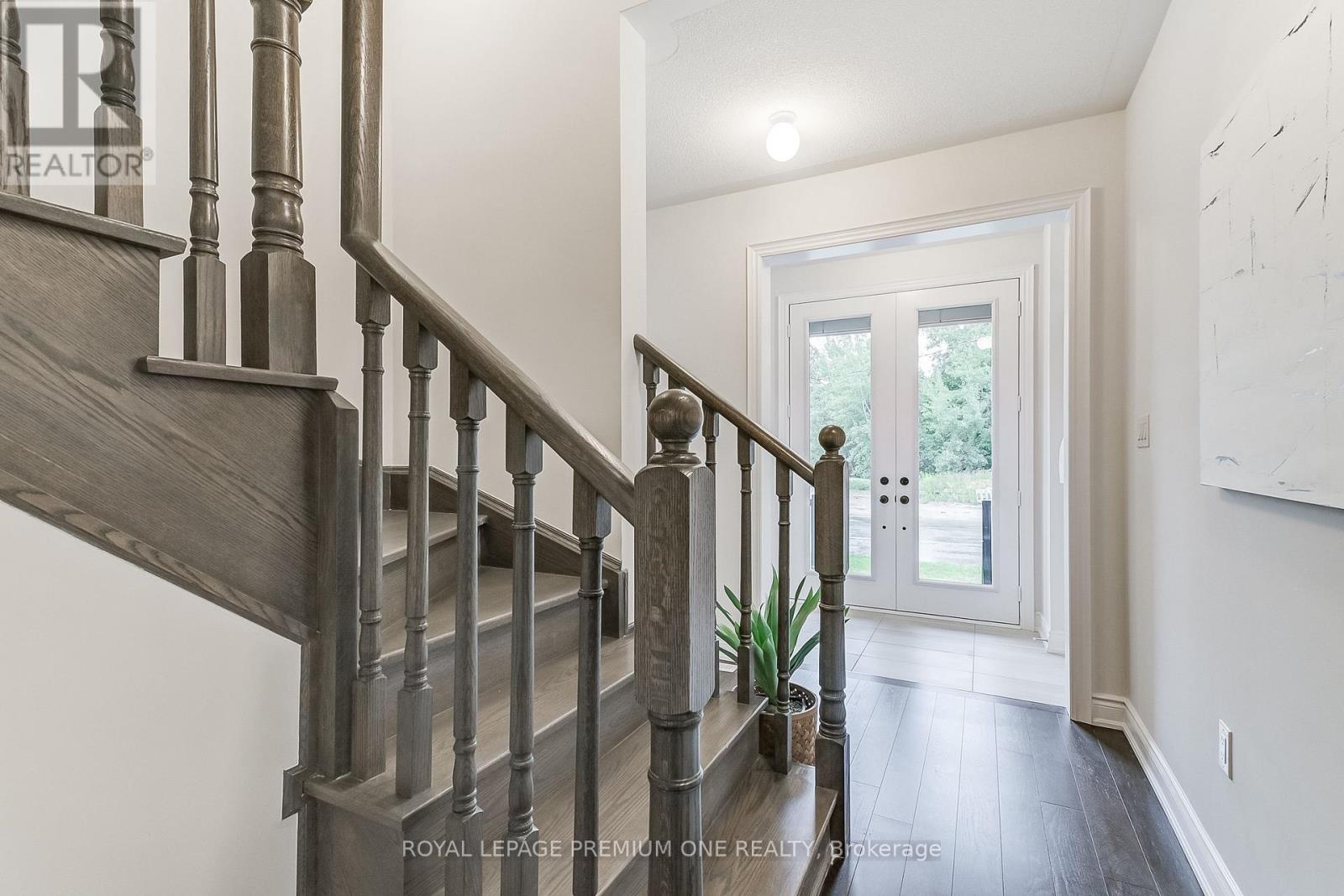 Photo 8 of 114 Thule Street N, Vaughan ON
