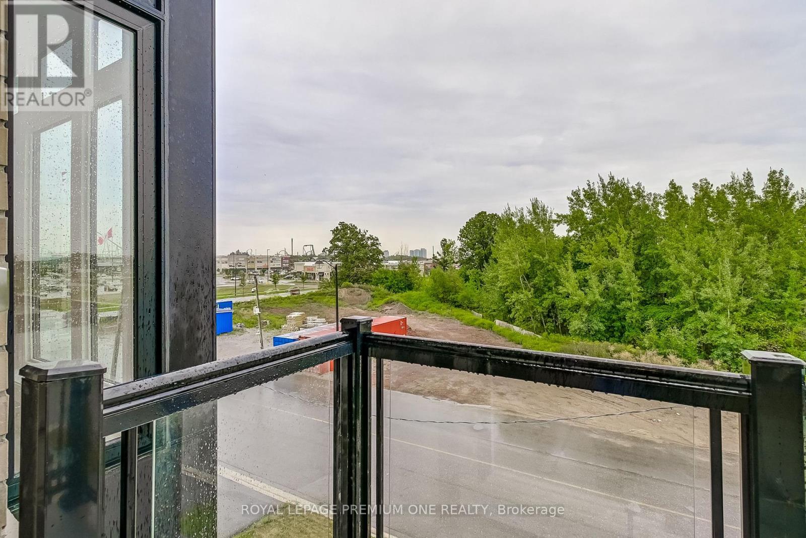 Photo 44 of 114 Thule Street N, Vaughan ON