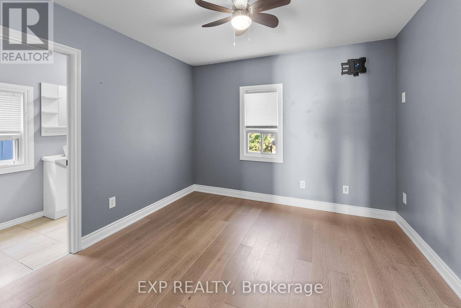Photo 11 of 200 Kensington Avenue N, Hamilton ON