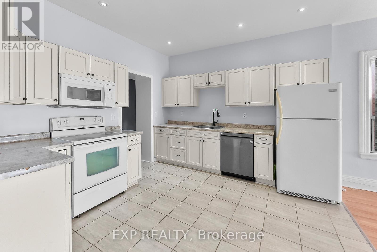 Photo 9 of 200 Kensington Avenue N, Hamilton ON