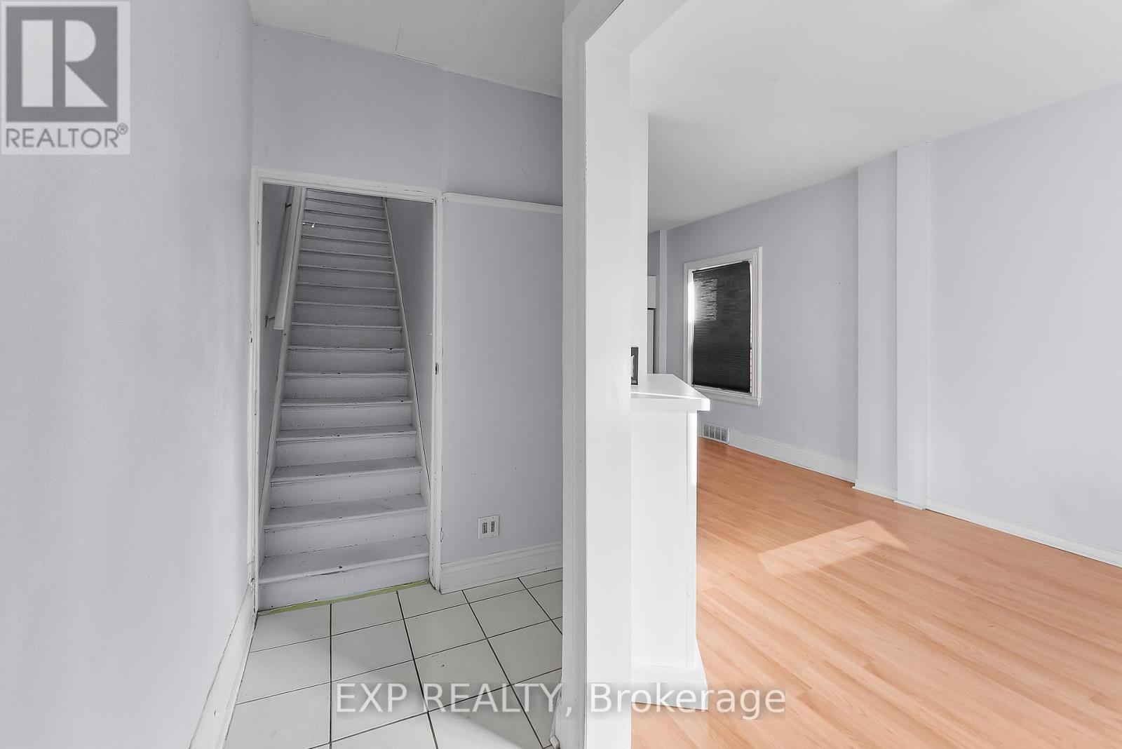 Photo 4 of 200 Kensington Avenue N, Hamilton ON