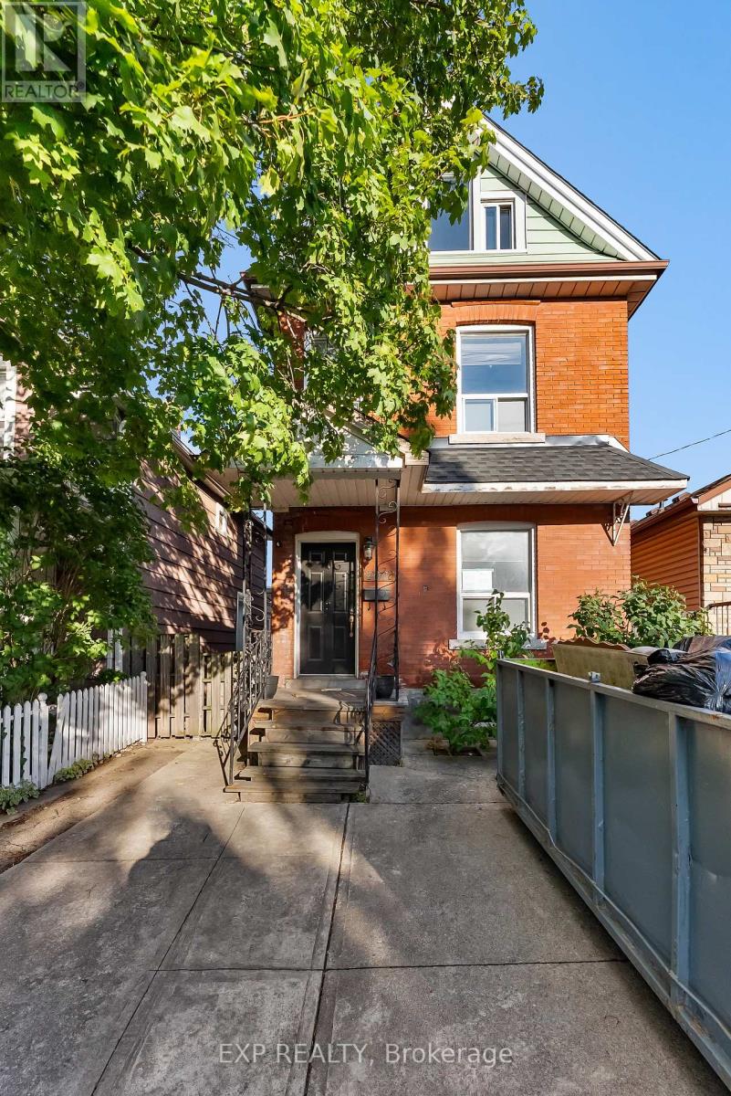 Photo 2 of 200 Kensington Avenue N, Hamilton ON