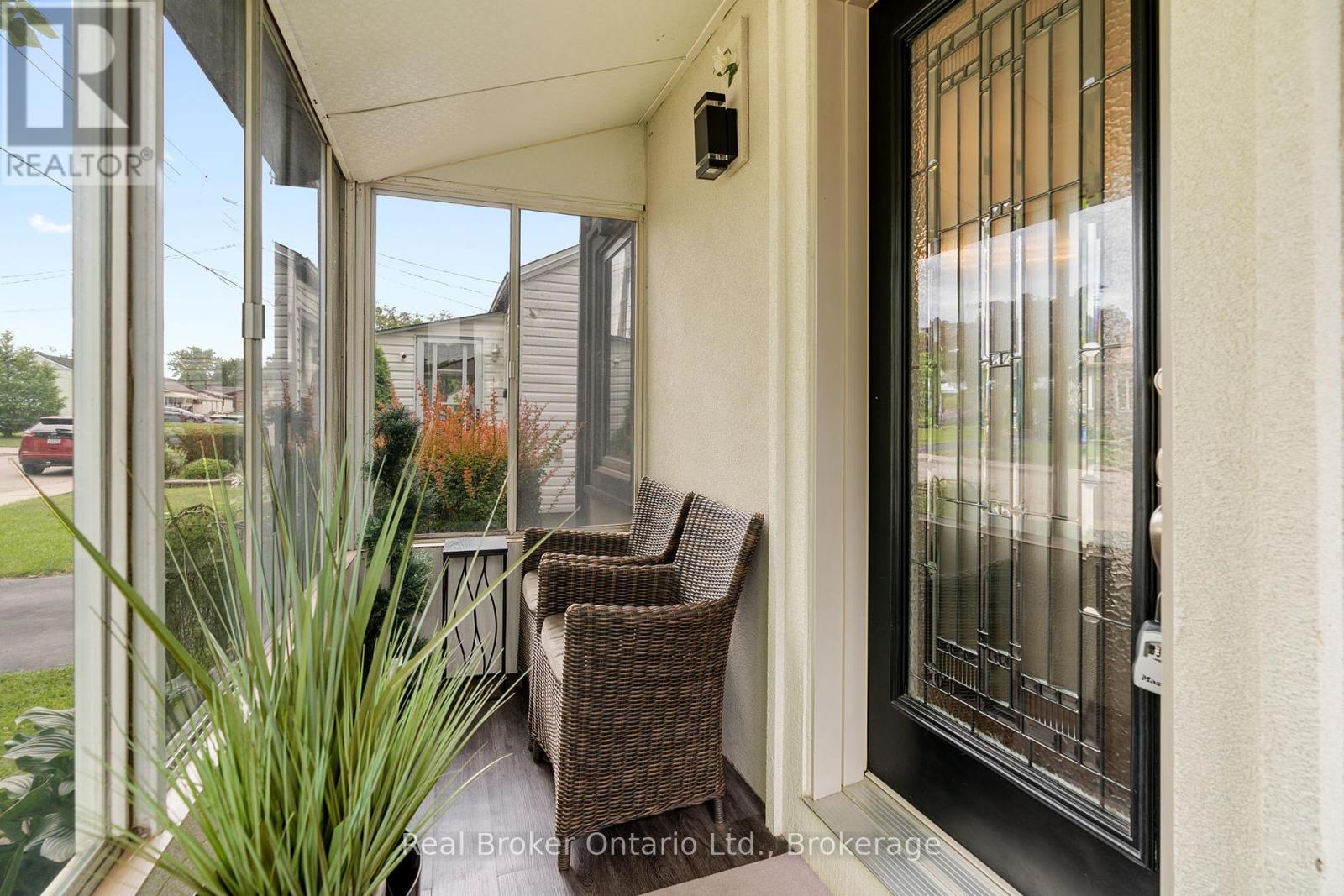 Photo 2 of 243 Adeline Avenue, Hamilton ON