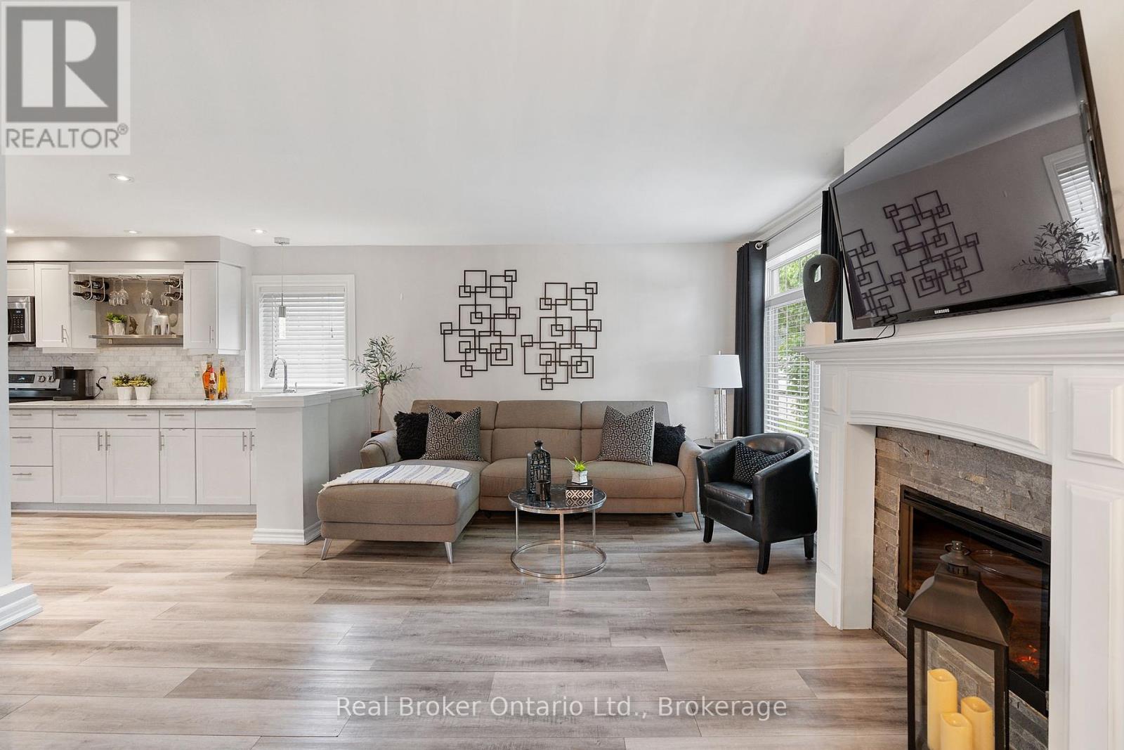 Photo 4 of 243 Adeline Avenue, Hamilton ON