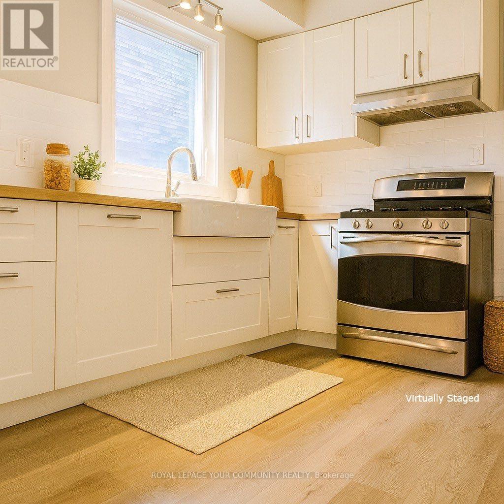 Photo 10 of 168 Stephen Street, Richmond Hill ON
