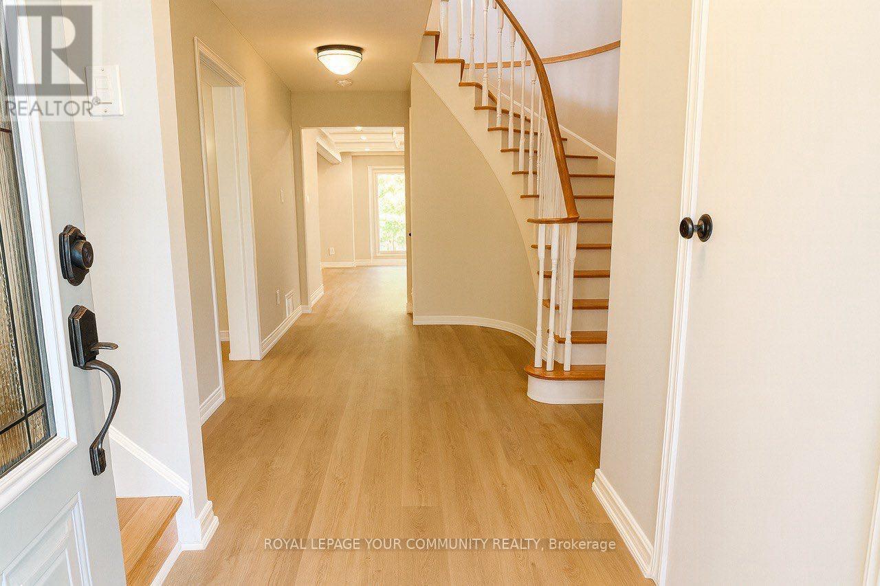 Photo 4 of 168 Stephen Street, Richmond Hill ON